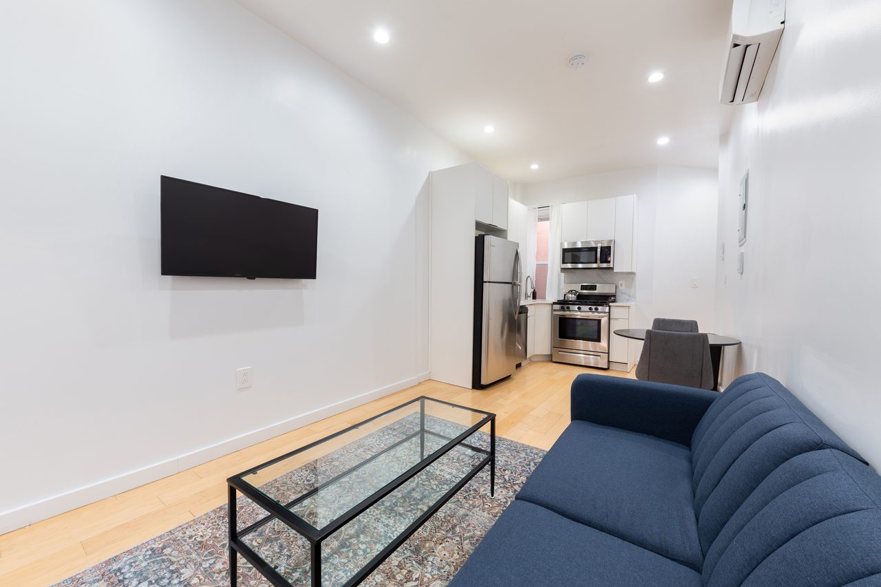 a room in Bedford-Stuyvesant photo 4
