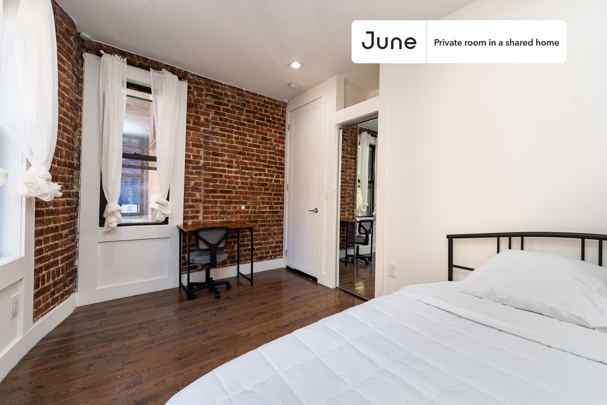 a room in Morningside Heights photo 3