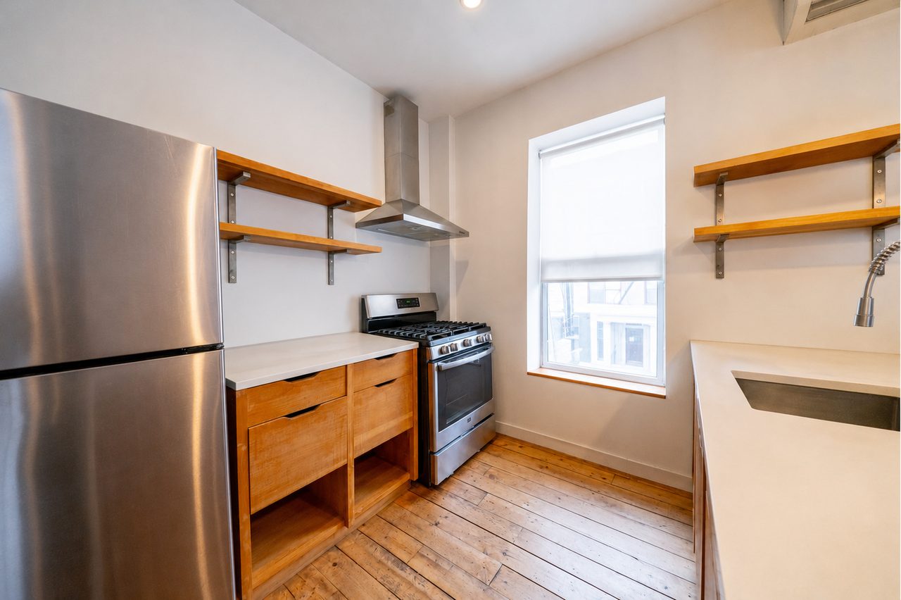 a room in Prospect Lefferts Gardens photo 5