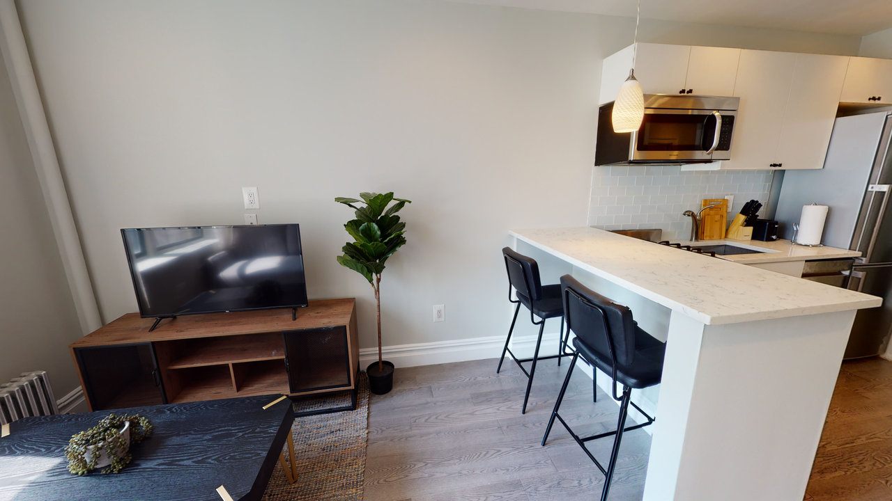 a room in East Village photo 8