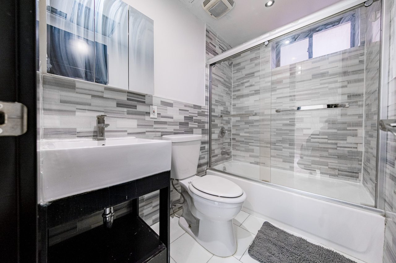 a room in Morningside Heights photo 7