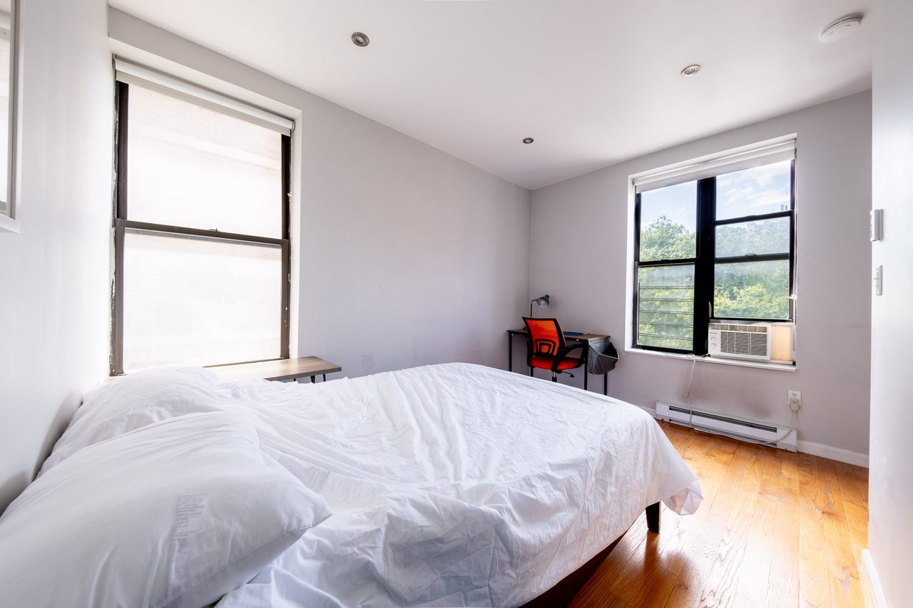 a room in Morningside Heights photo 3