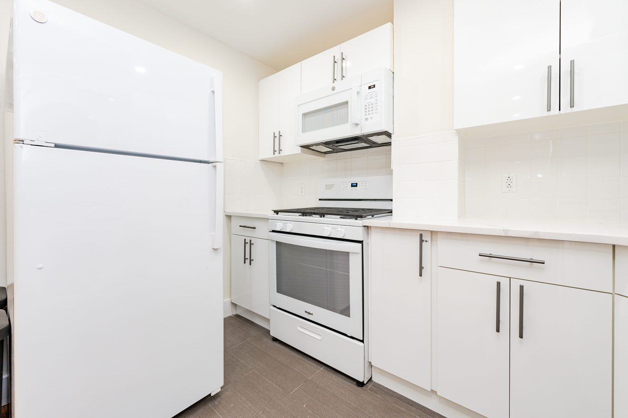 a room in Bedford-Stuyvesant photo 4