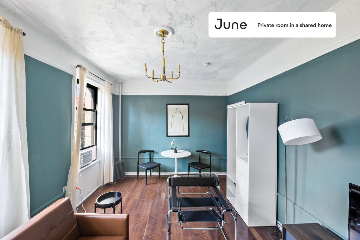 a room in Hamilton Heights photo 6