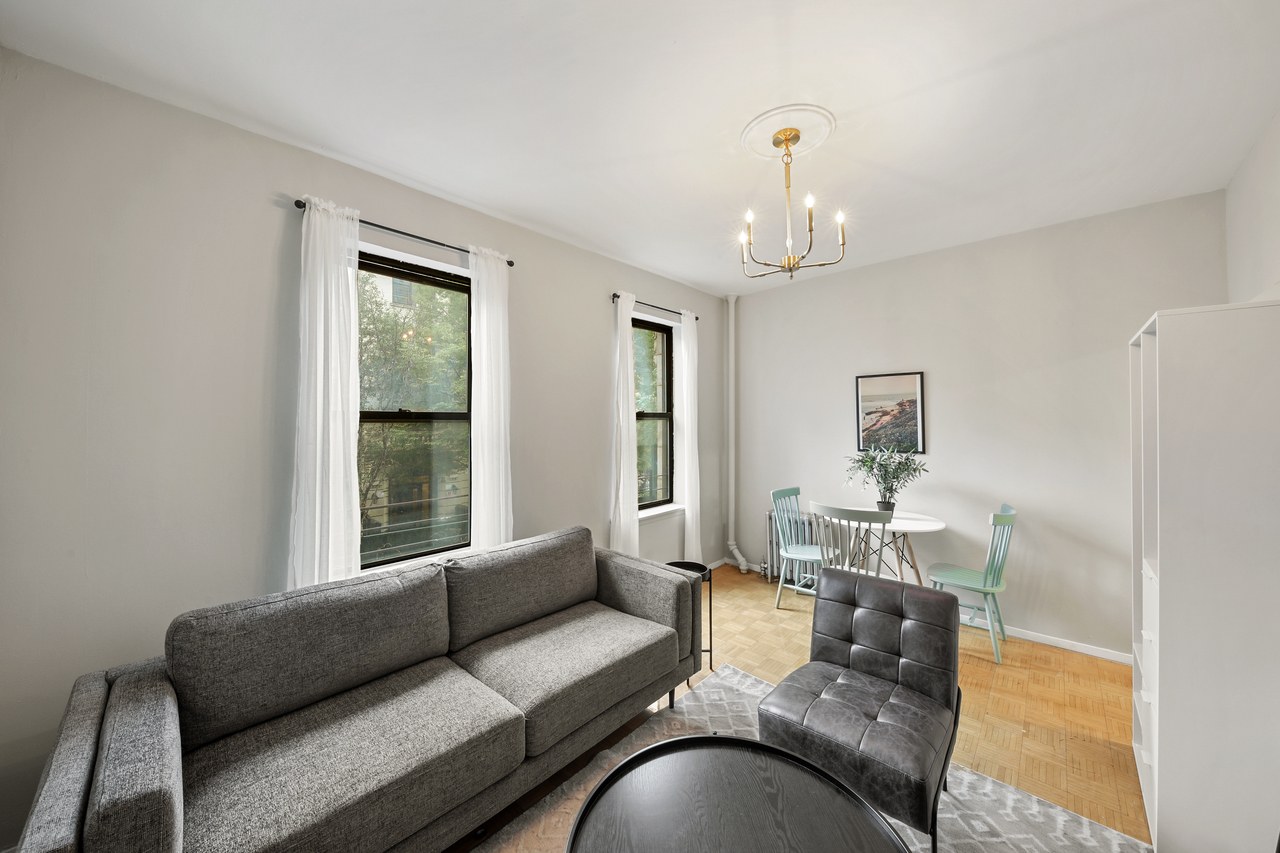 a room in Hamilton Heights photo 4