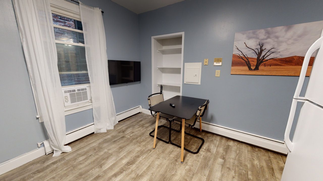 a room in Mission Hill photo 6