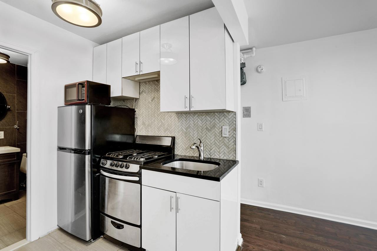 a room in East Village photo 3