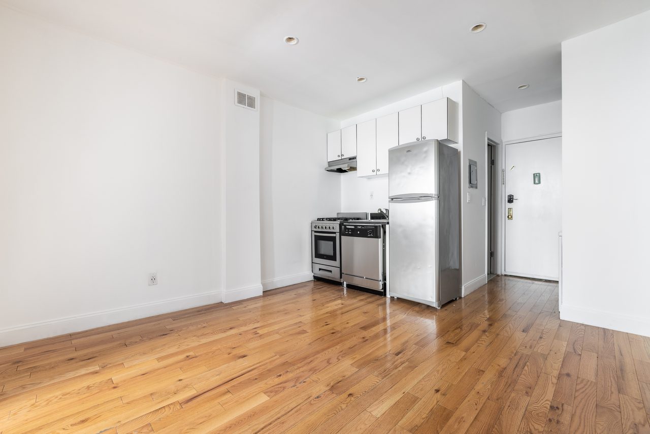 a room in East Village photo 7