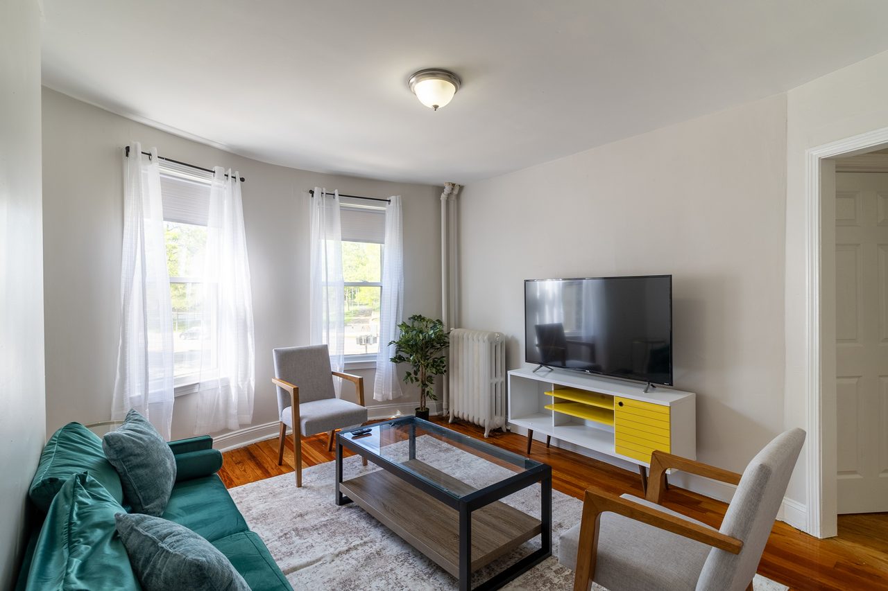 a room in Roxbury photo 5