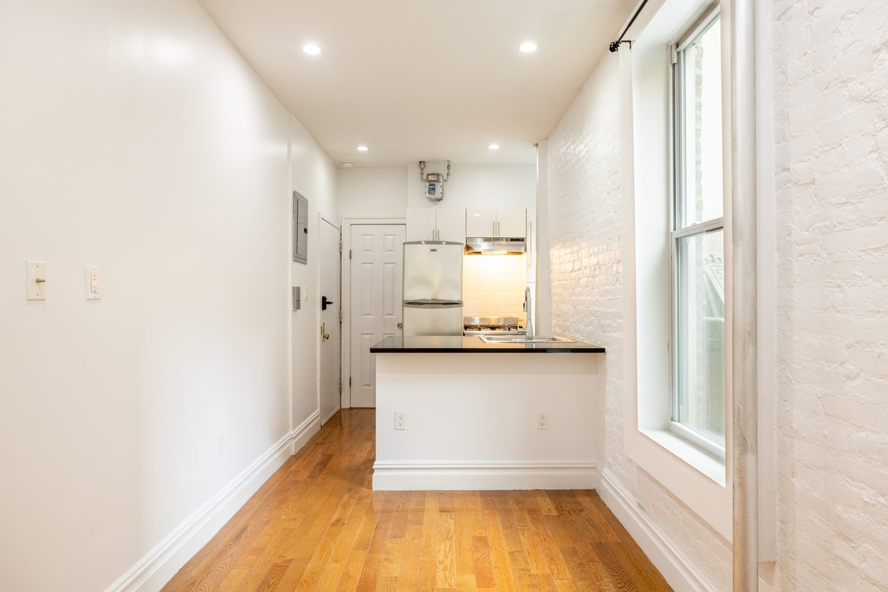 a room in Hell's Kitchen photo 2