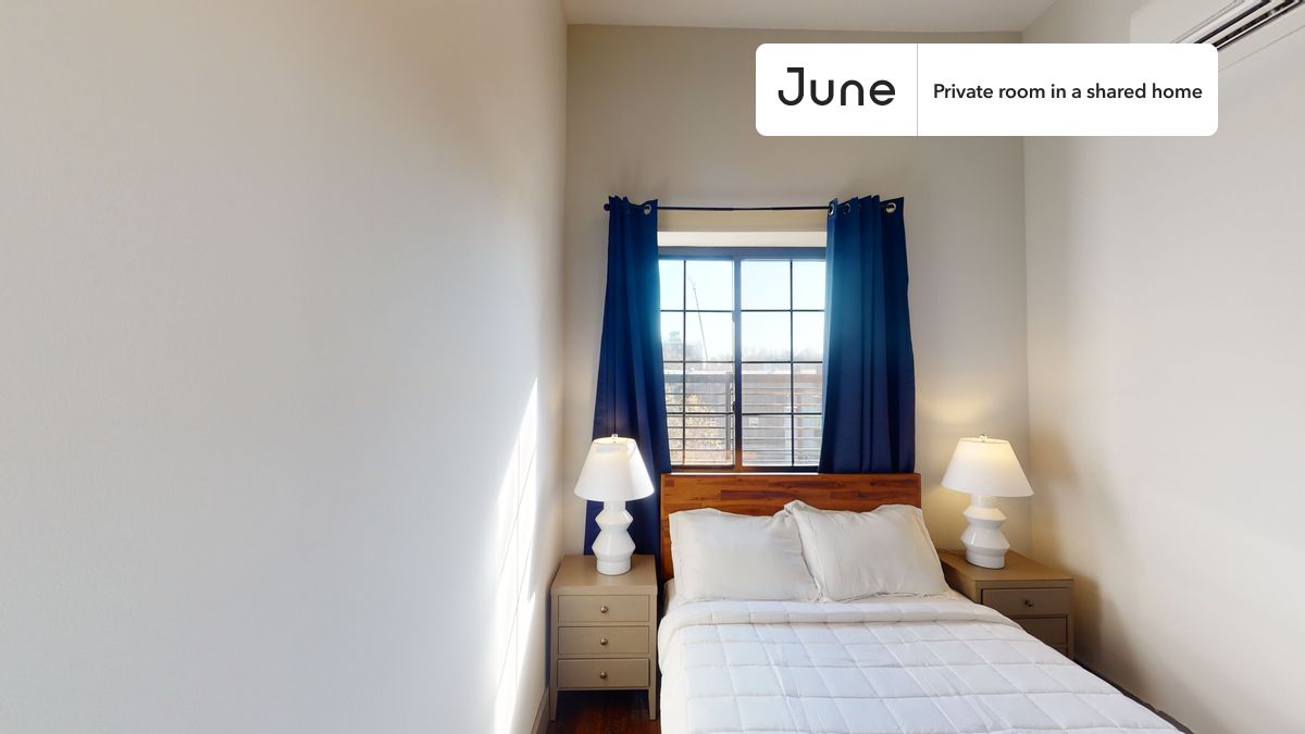 a room in Bedford-Stuyvesant photo 2