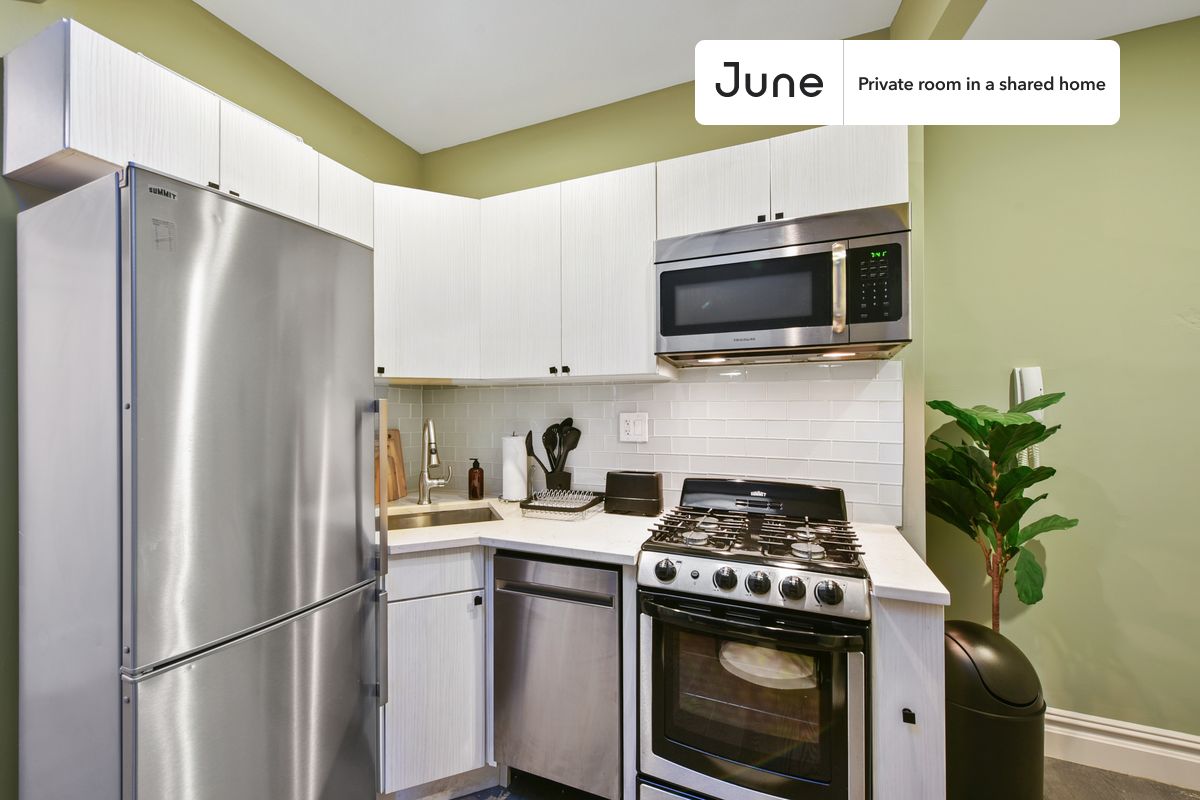 a room in East Village photo 6