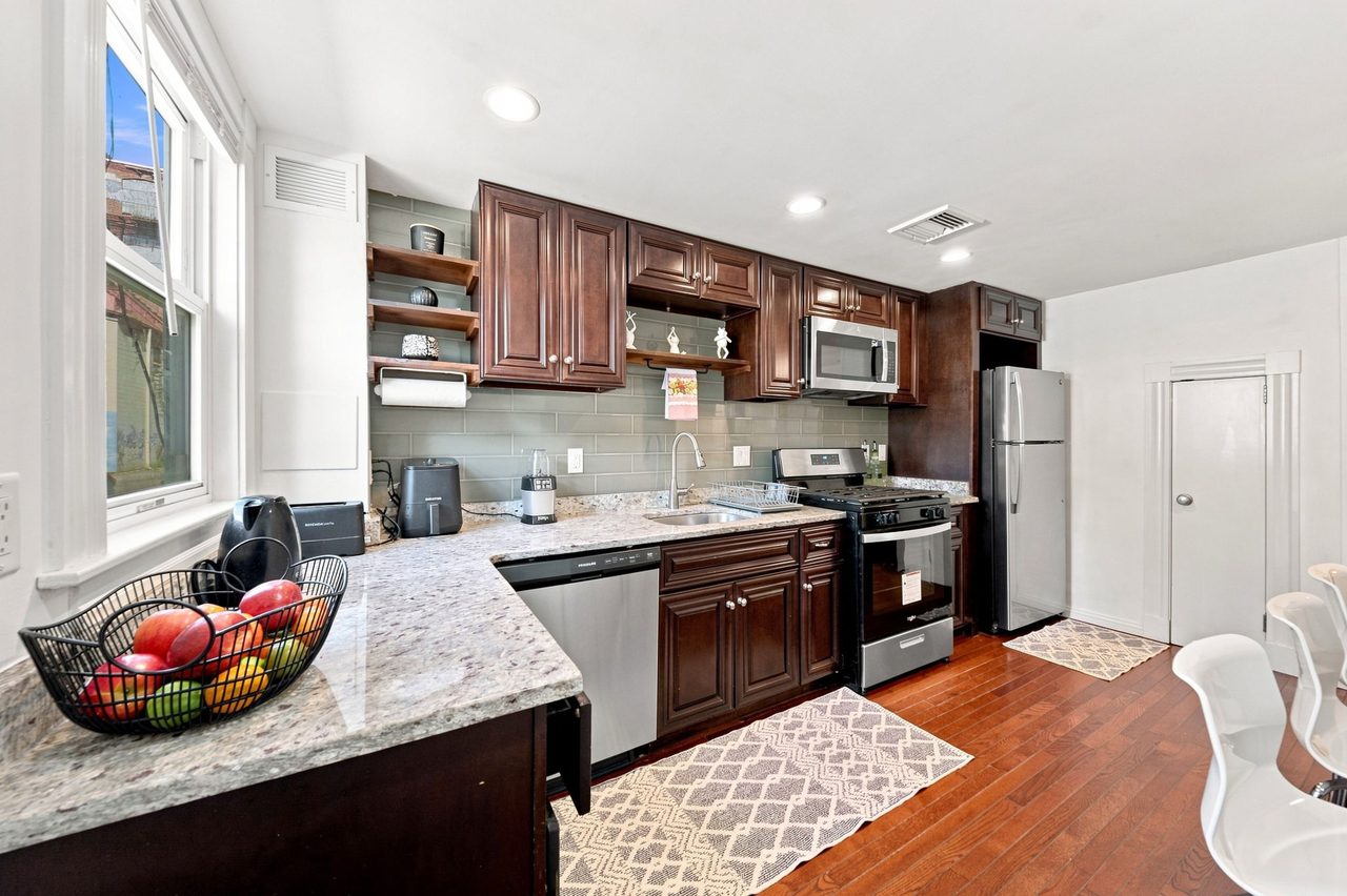 private room in Allston photo 6