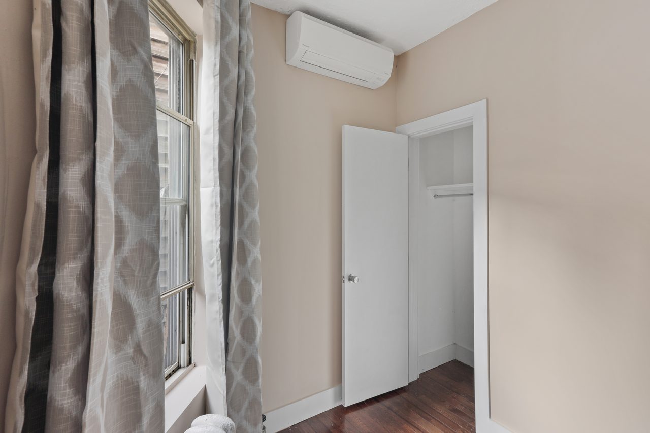 a room in Flatbush photo 2