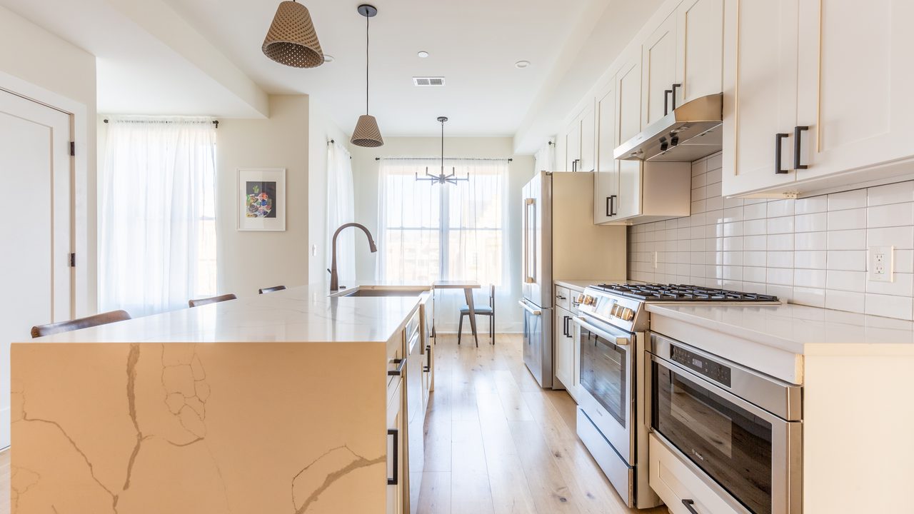 a room in Northwest Washington photo 9