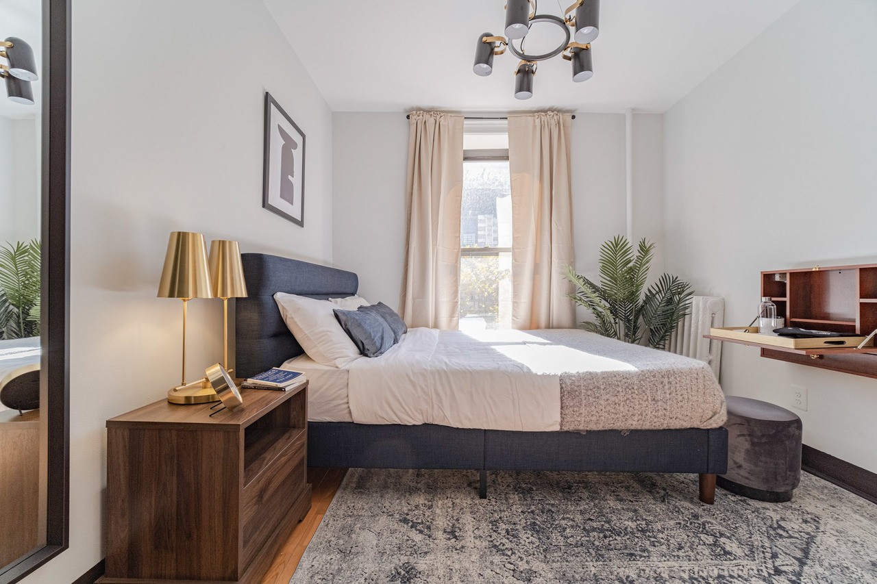 a room in Hamilton Heights photo 2