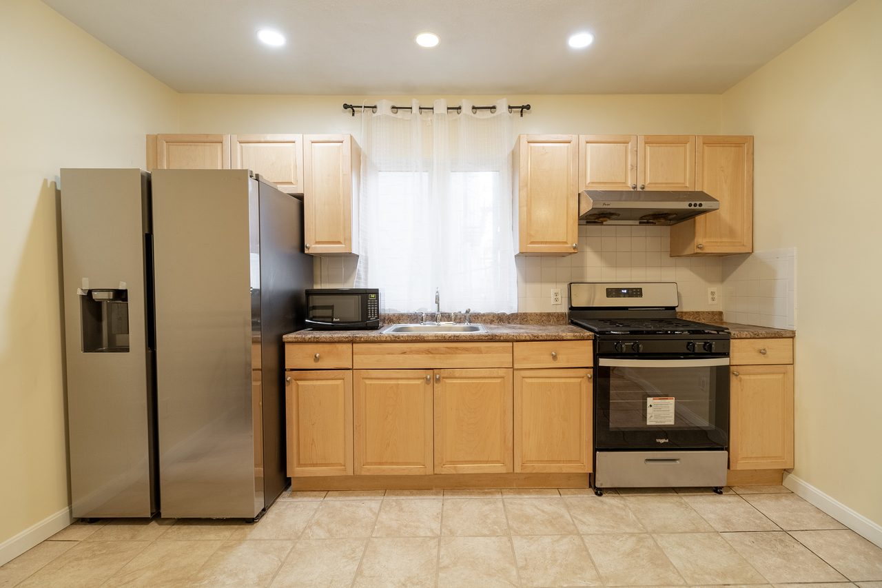 a room in East Boston photo 8