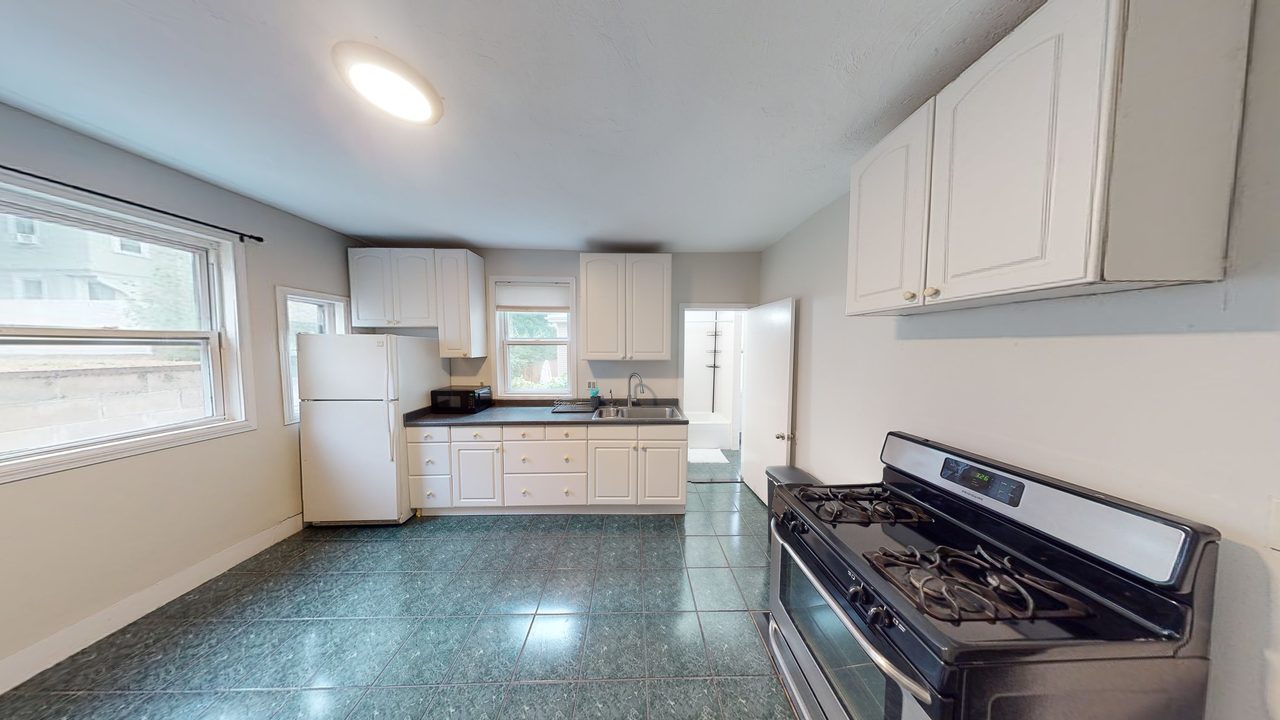 a room in Lower Allston photo 4