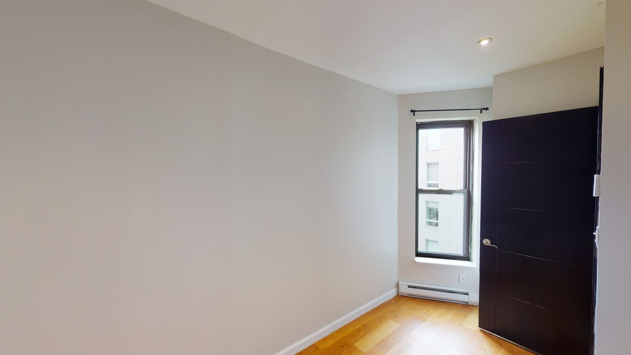 a room in Morningside Heights photo 3