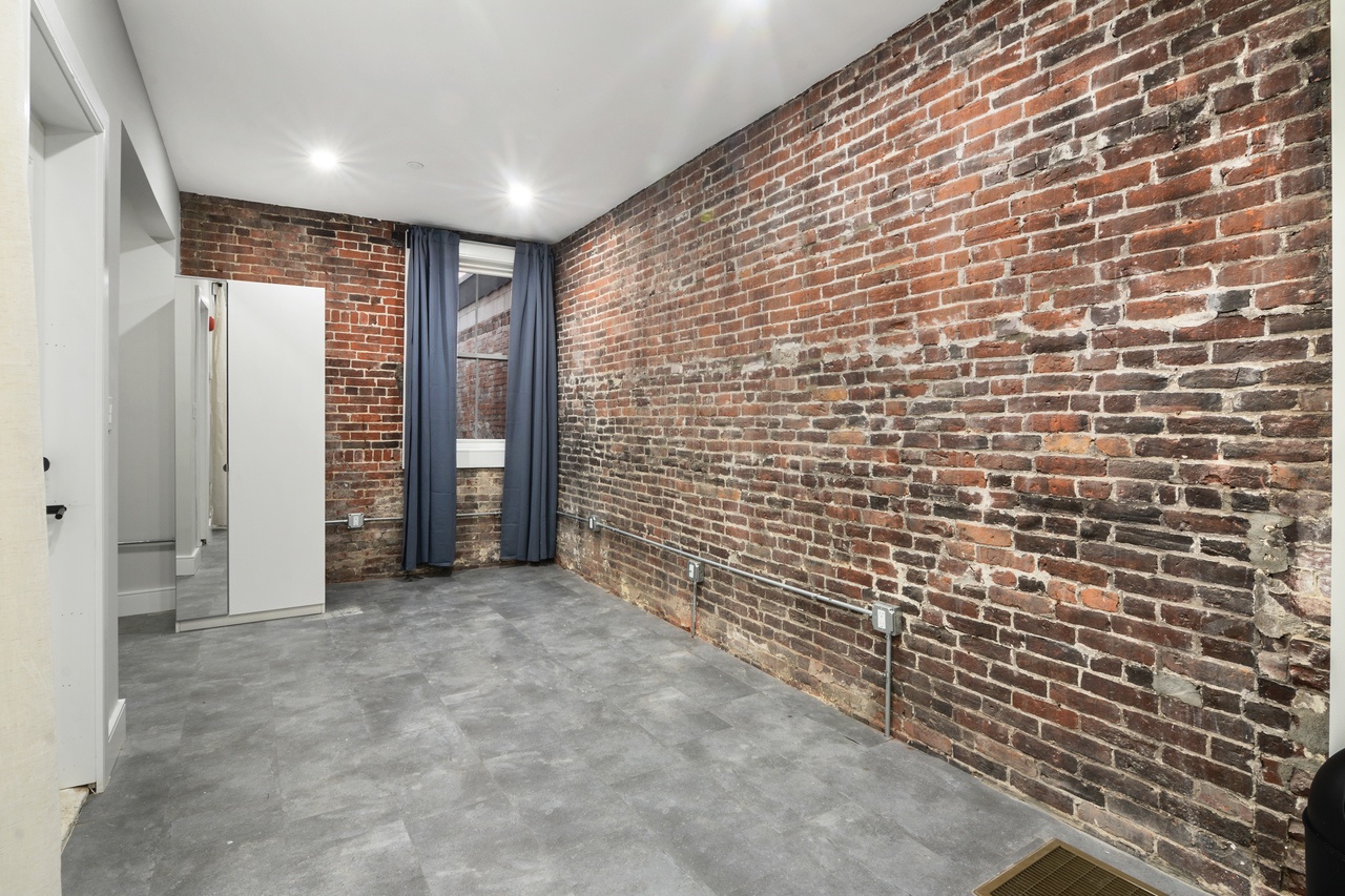 a room in North End photo 6