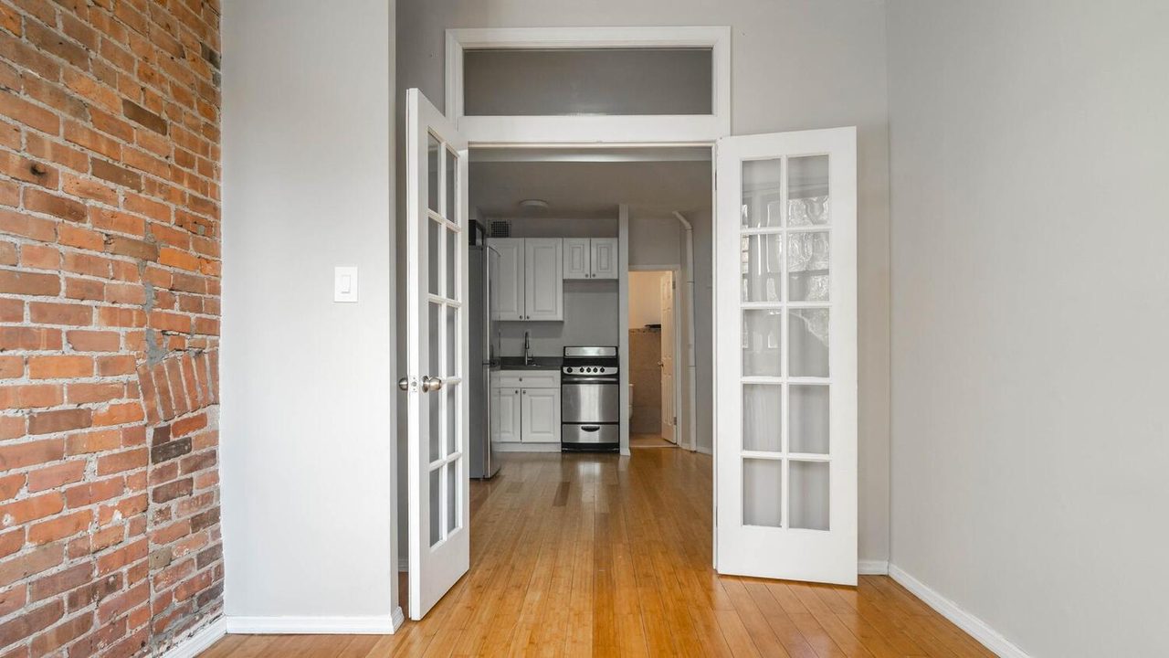 a room in Theater District photo 5