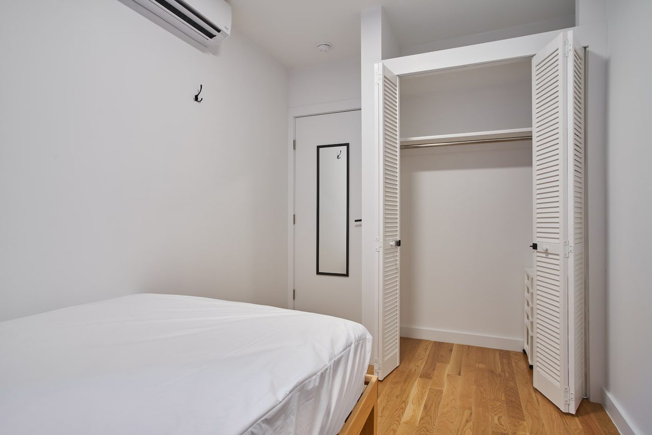 a room in Bedford-Stuyvesant photo 4