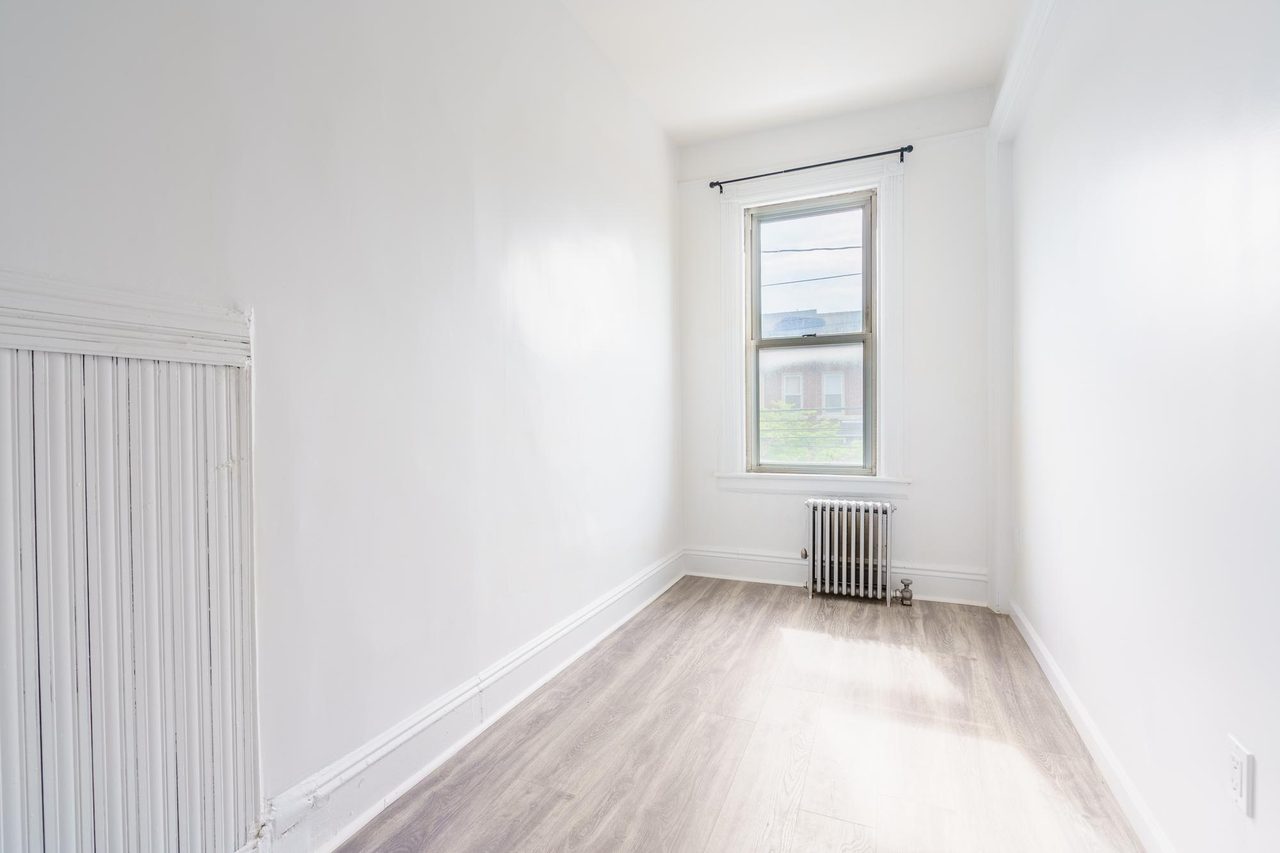 a room in LIC photo 2