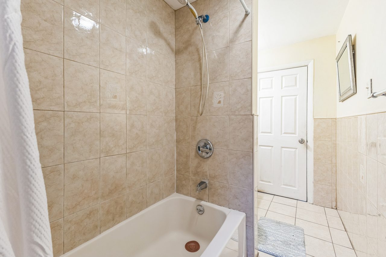 a room in Kendall Square photo 6
