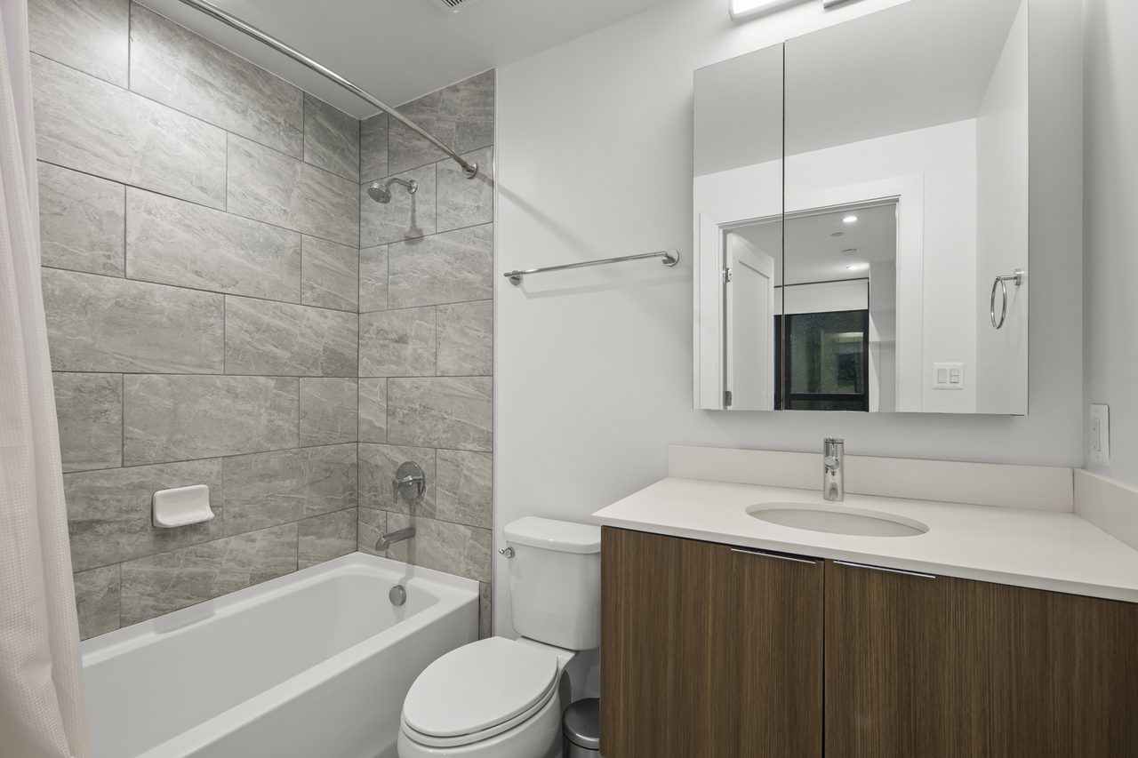 private room in Northwest Washington photo 8