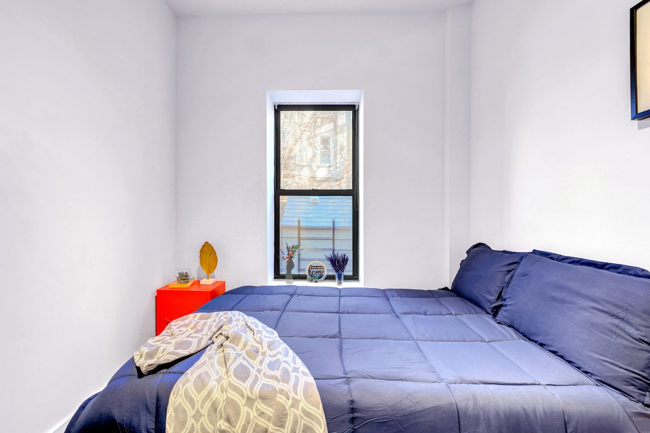 a room in Bedford-Stuyvesant photo 3