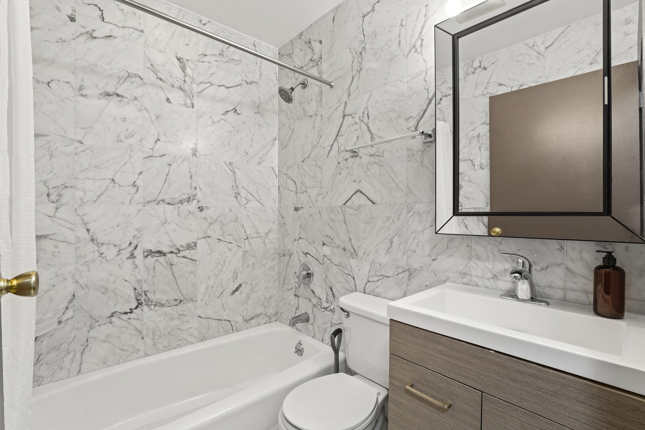 a room in Upper East Side photo 5