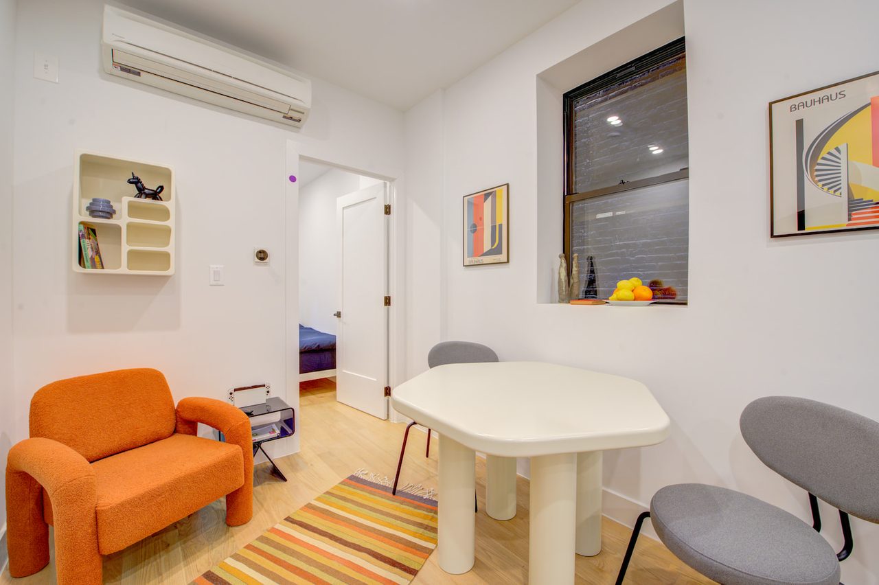 a room in Morningside Heights photo 5