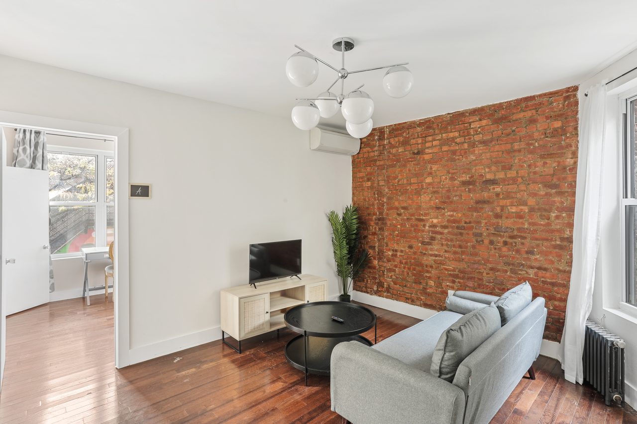 a room in Flatbush photo 3