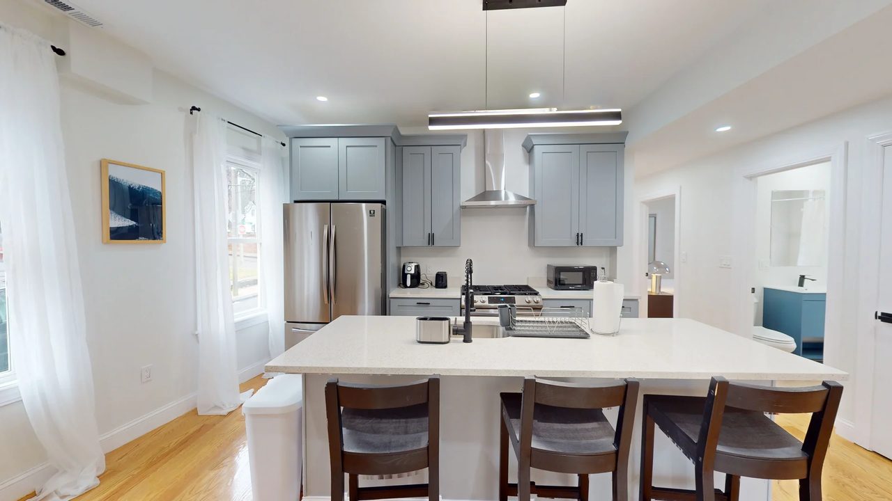 a room in Roxbury photo 3