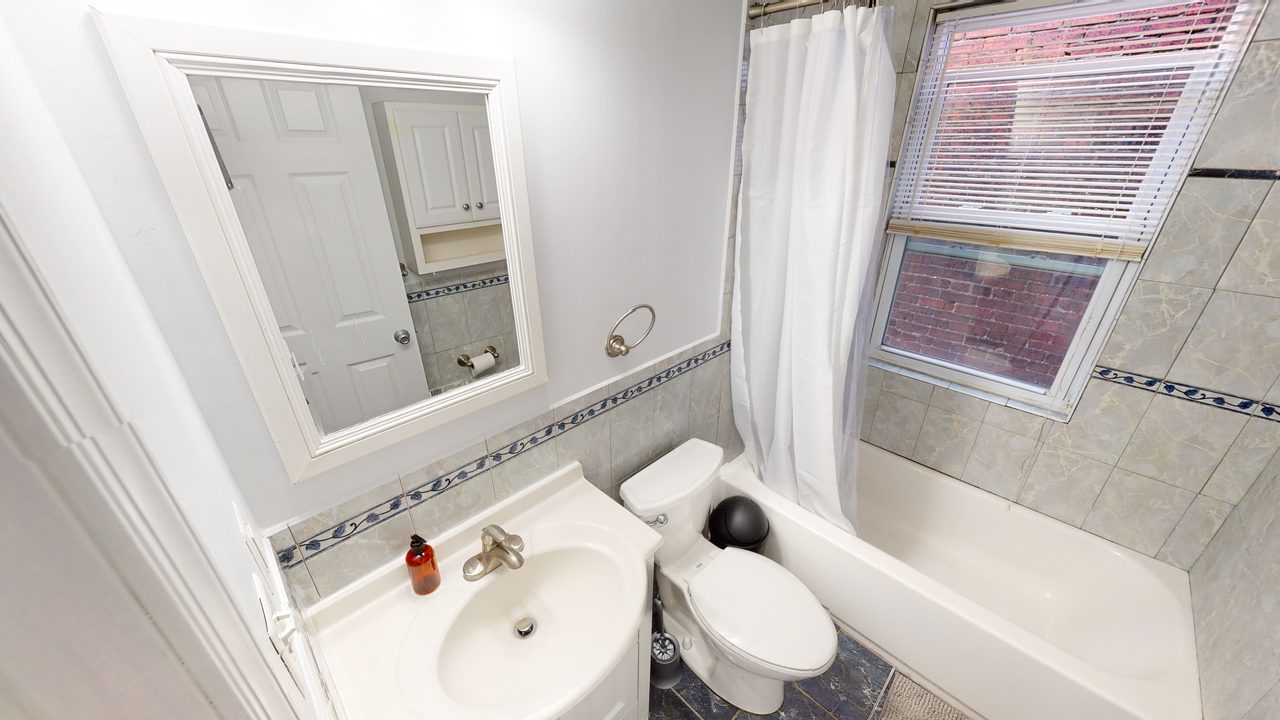 a room in Northeast Washington photo 4
