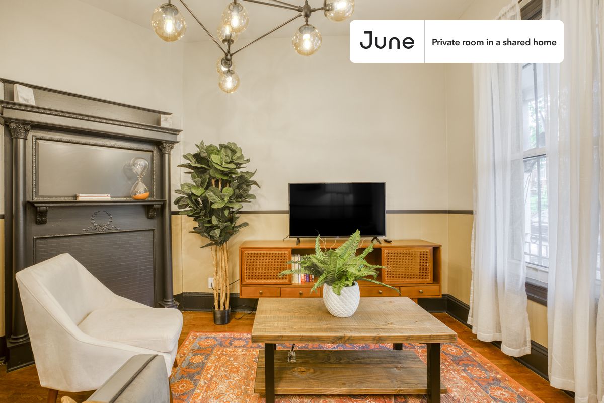 a room in Northwest Washington photo 4