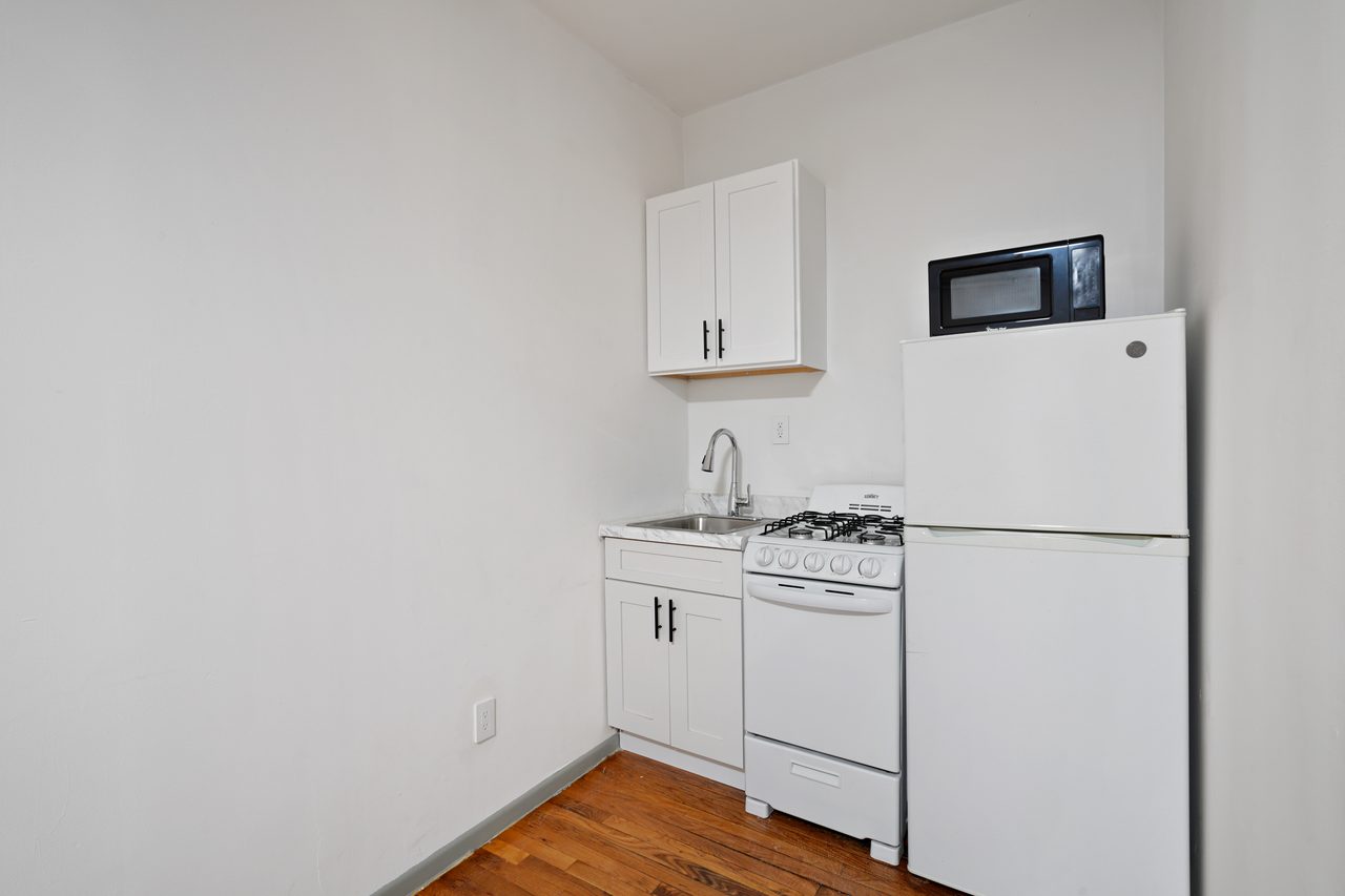 a room in Lincoln Square photo 2