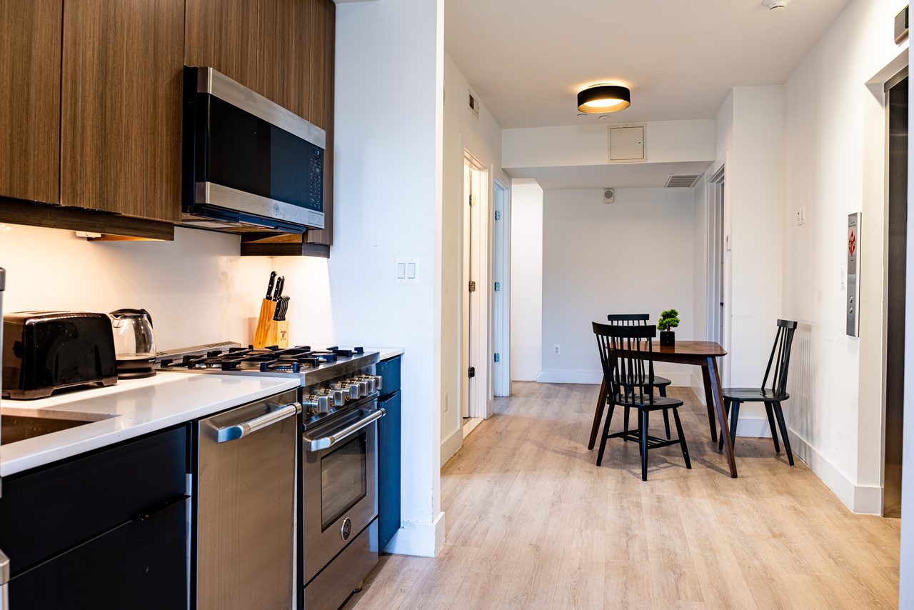 a room in Northwest Washington photo 6