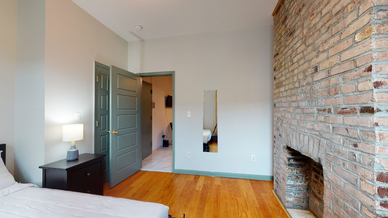 a room in East Harlem photo 3