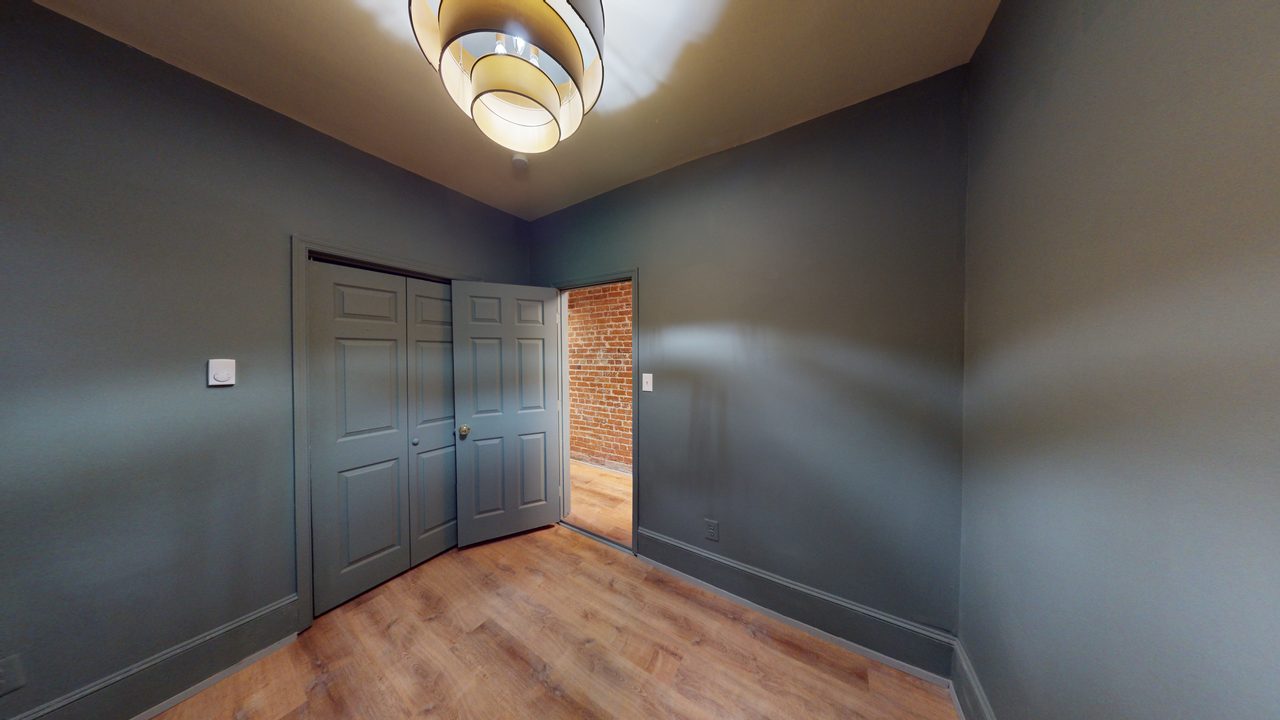 a room in Northwest Washington photo 2