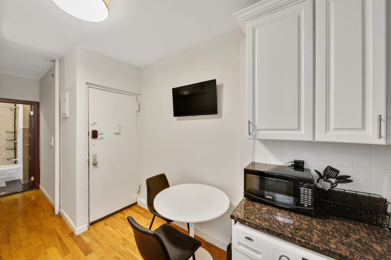 a room in Morningside Heights photo 4