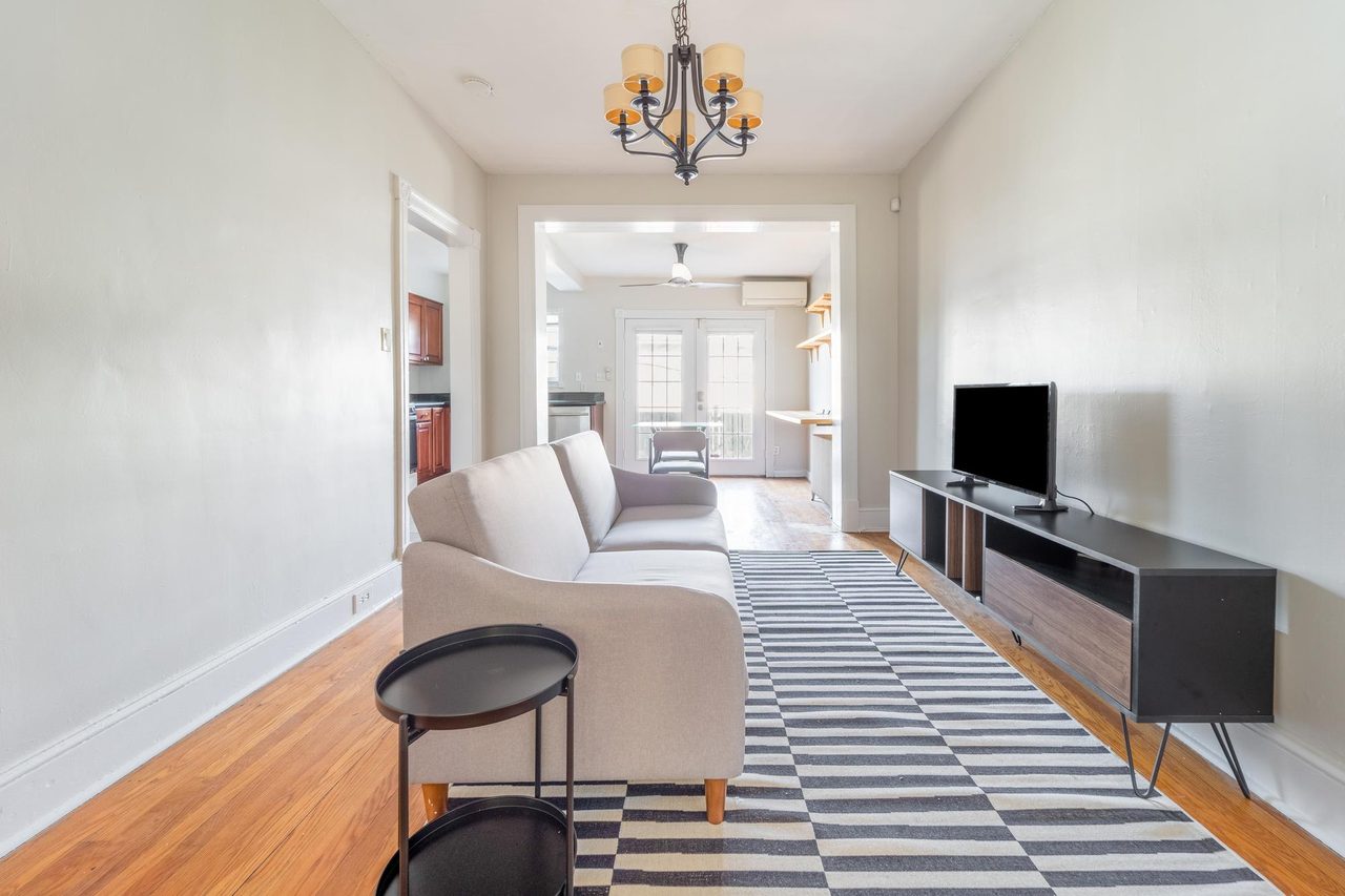 a room in Northwest Washington photo 8