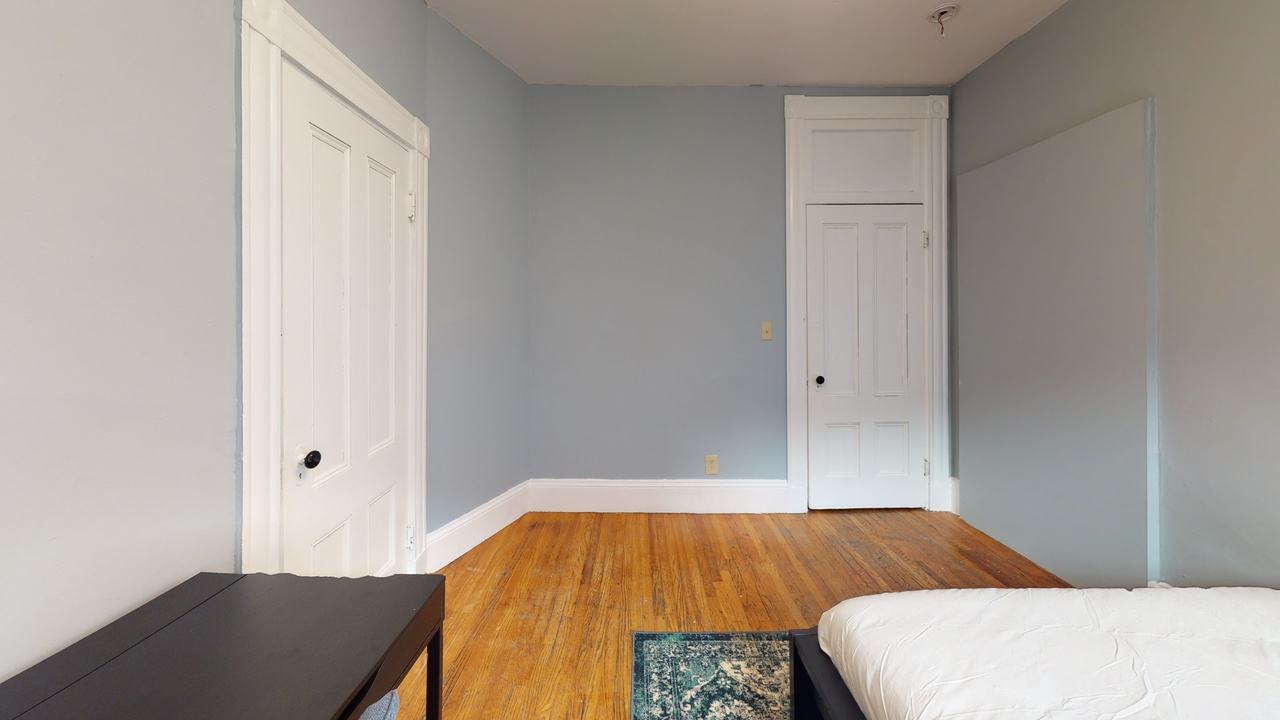a room in Lower Allston photo 2