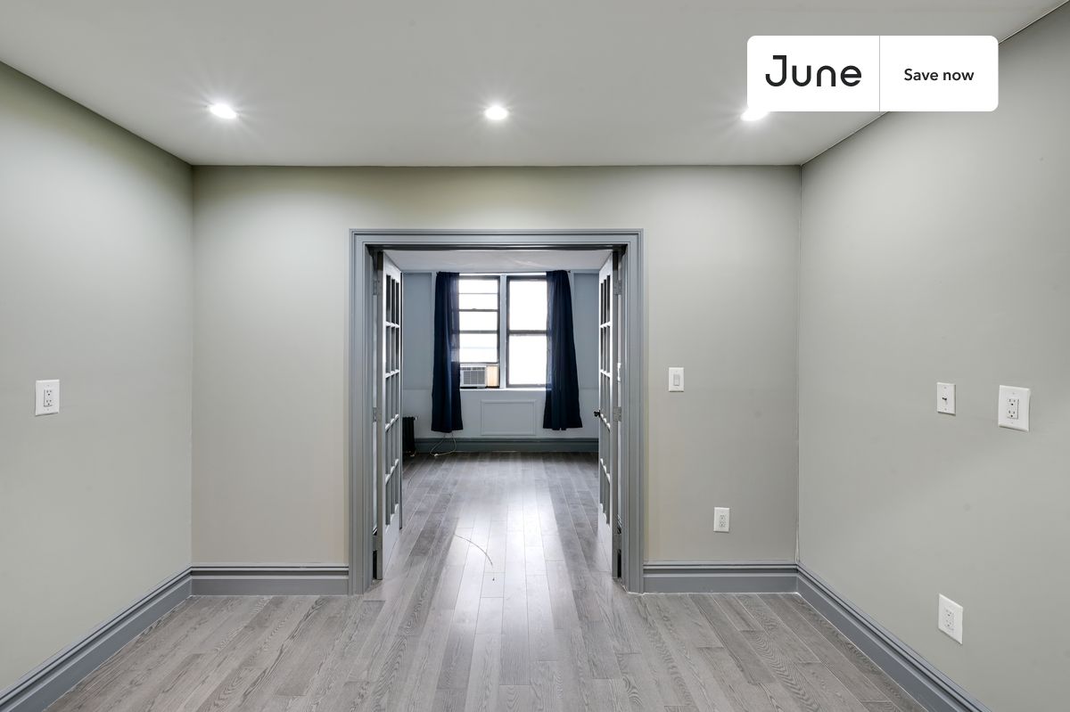 1 bedroom in East Village photo 6