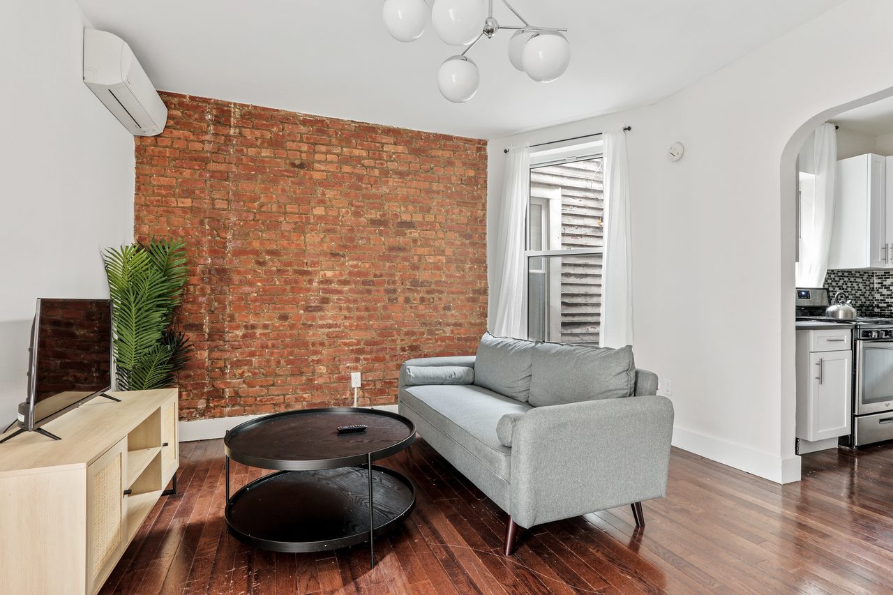 a room in Flatbush photo 4