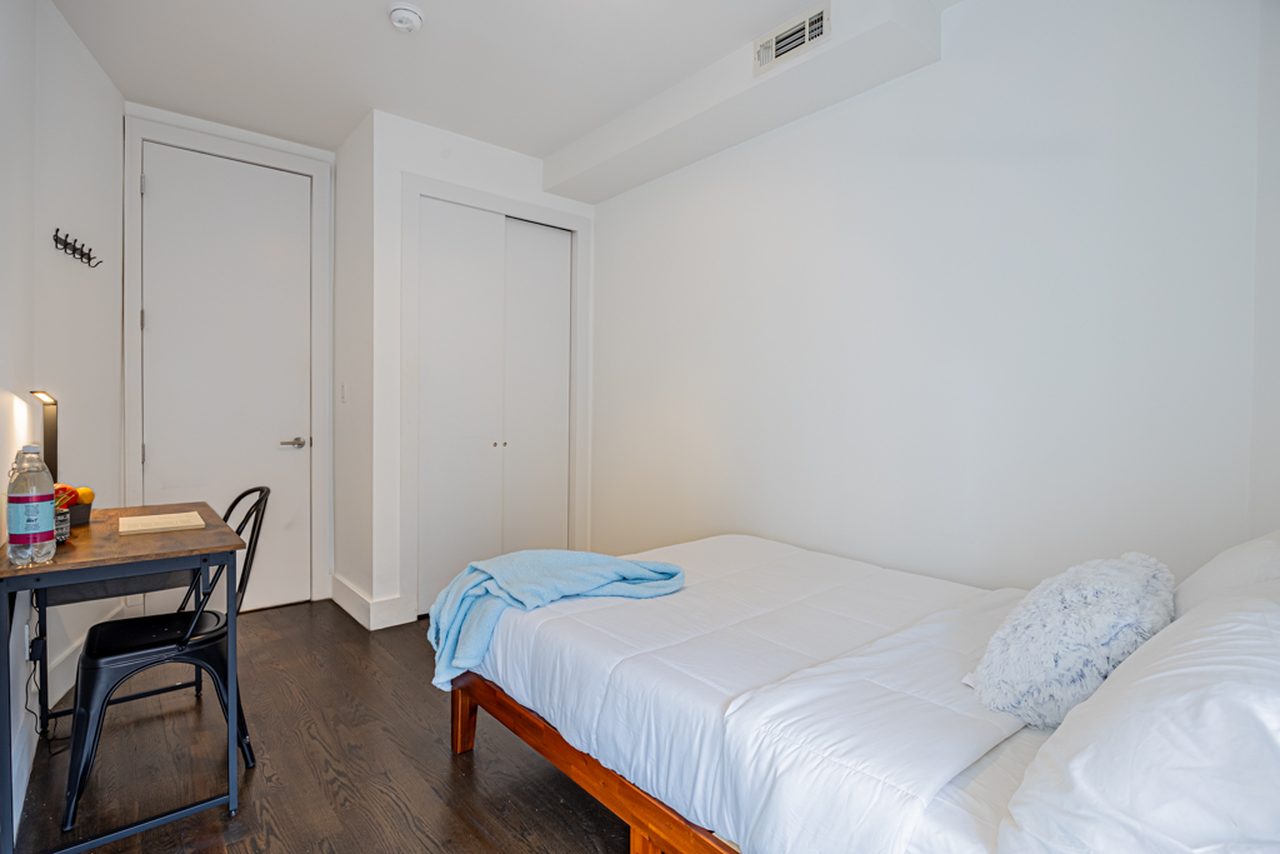 a room in Bedford-Stuyvesant photo 2