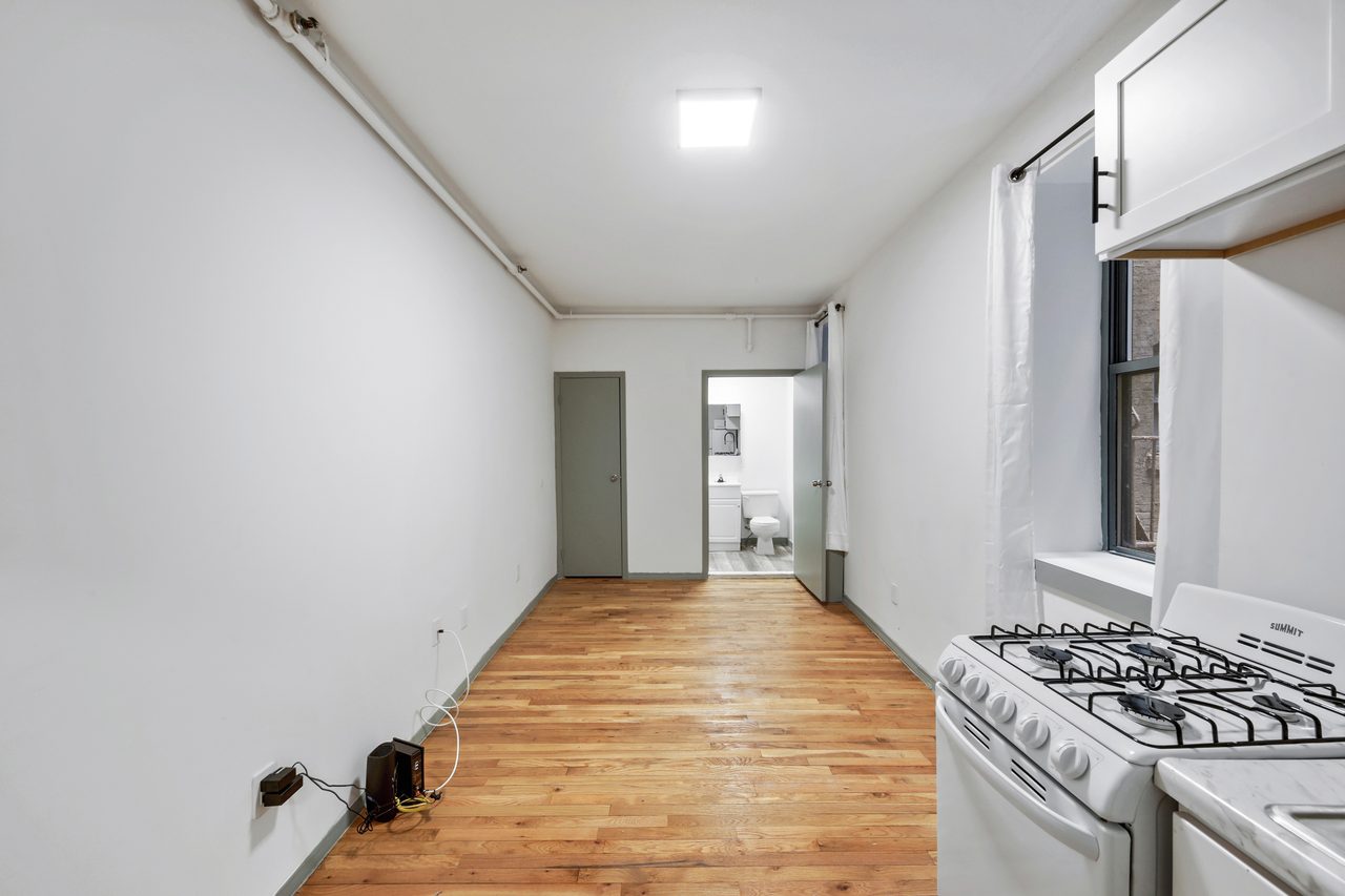 a room in Lincoln Square photo 5
