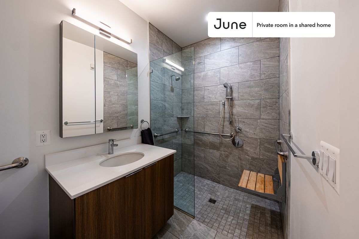 a room in Northwest Washington photo 5