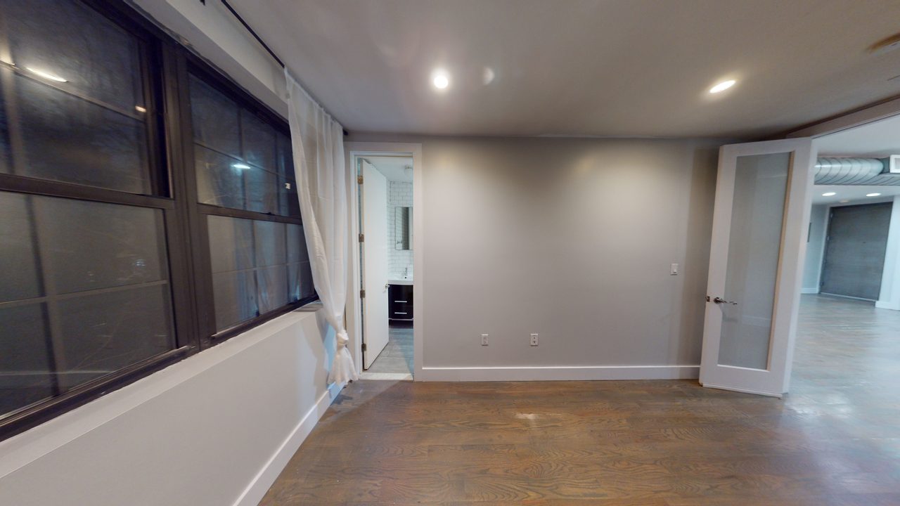 a room in Flatbush photo 4