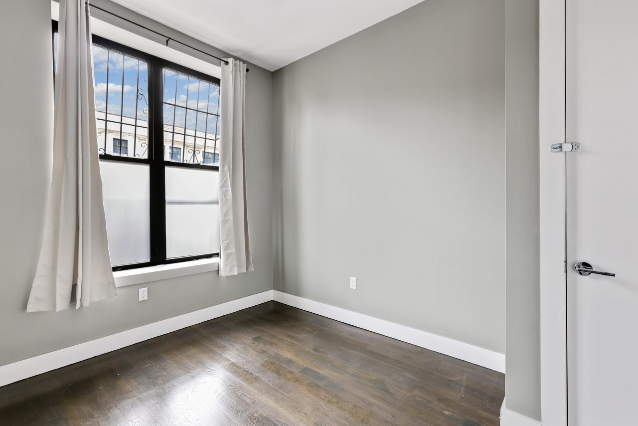 a room in Crown Heights photo 2